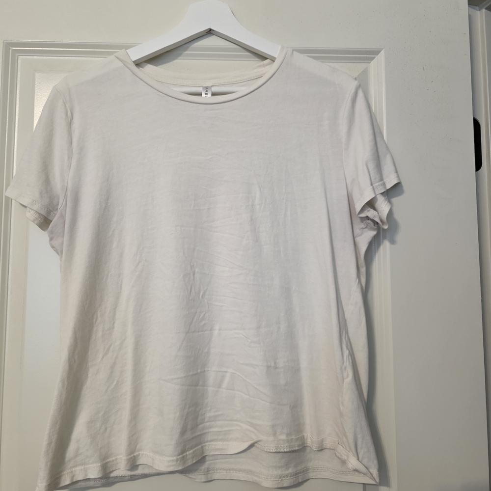 Fabletics Classic Cream Short Sleeve Tee